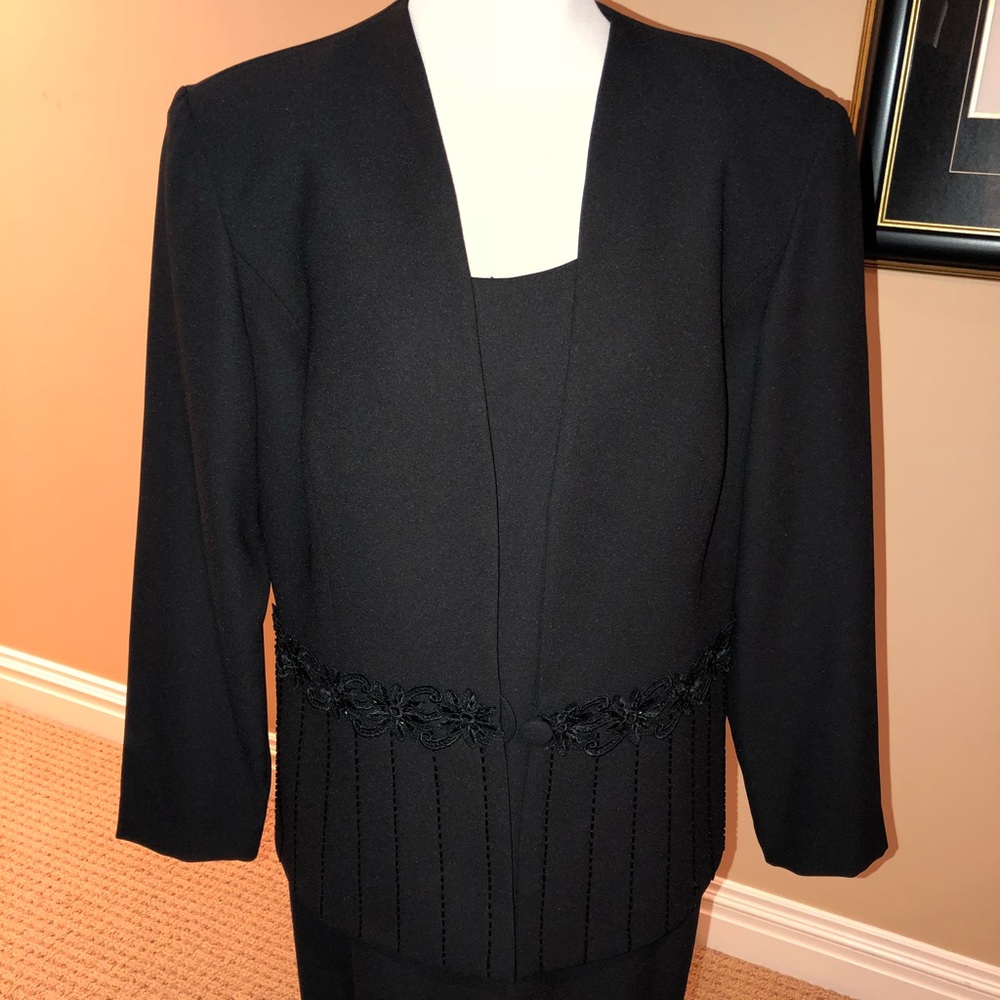 Elegant dress w/jacket.Wear to any party/blacktie